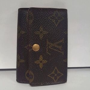 Authentic Louis Vuitton Monogram Keychain Wallet